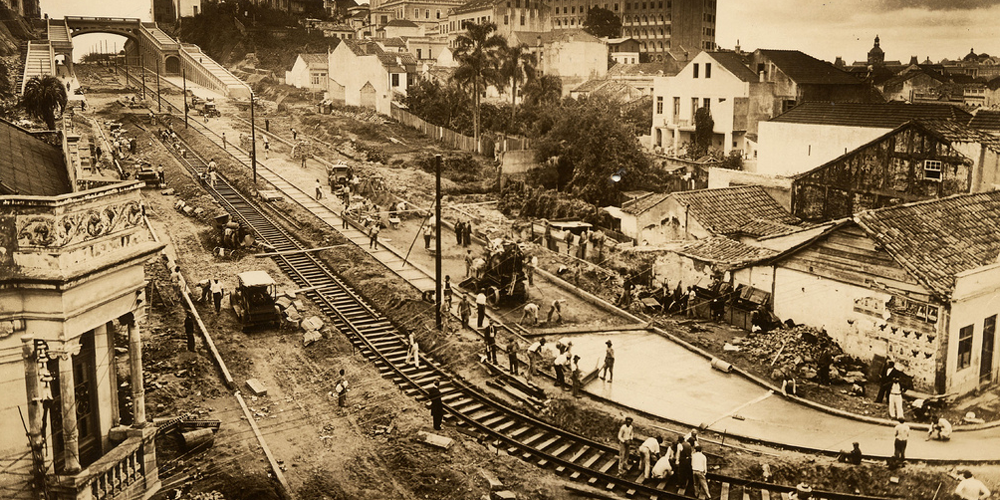 Foto antiga da construção de Porto Alegre